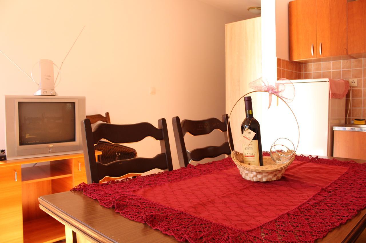 Apartments Todorovic Petrovac Екстер'єр фото